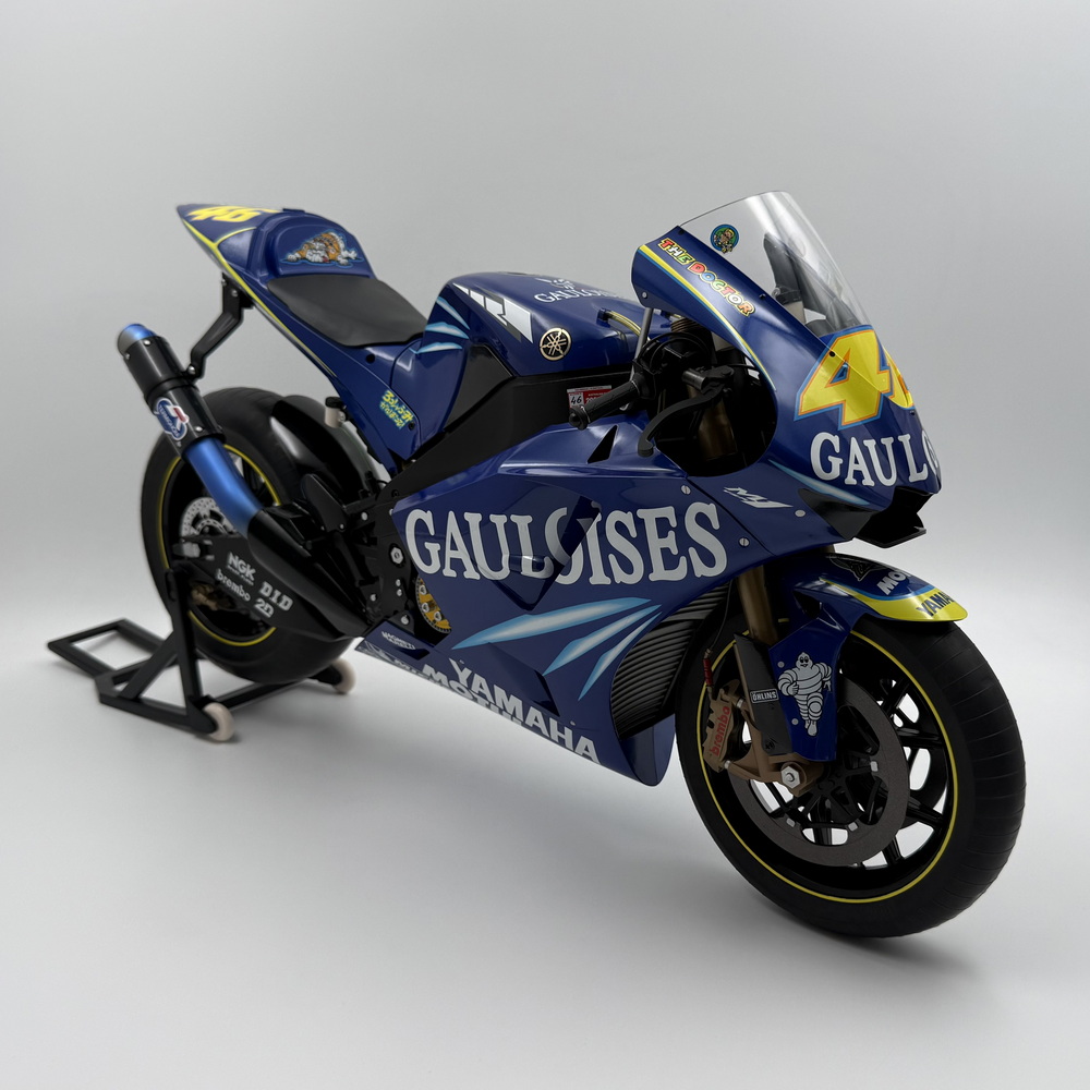 VALENTINO ROSSI –  2004 WORLD CHAMPION  [1:4]