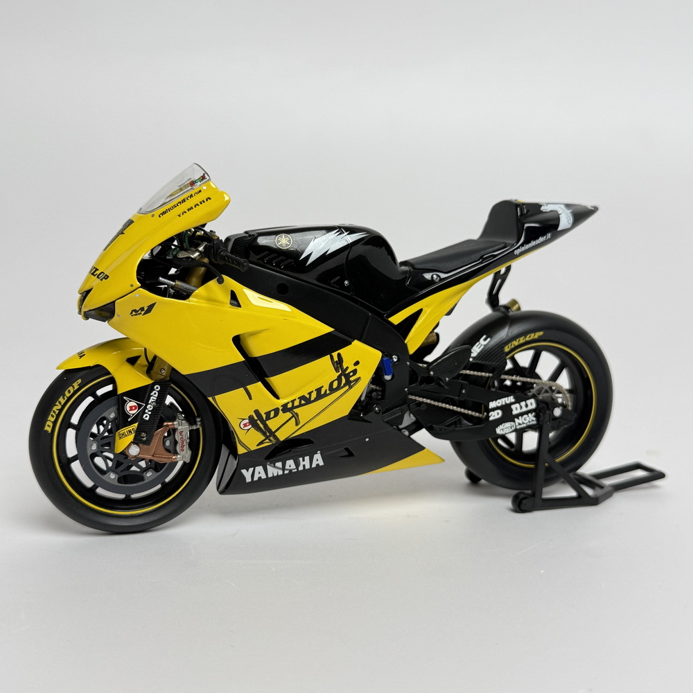 CARLOS CHECA - MOTOGP 2008 - AUTOGRAPHED  [1:12]