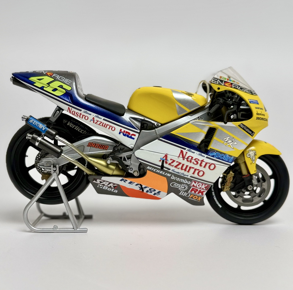 VALENTINO ROSSI - 2001 WORLD CHAMPION [1:12]