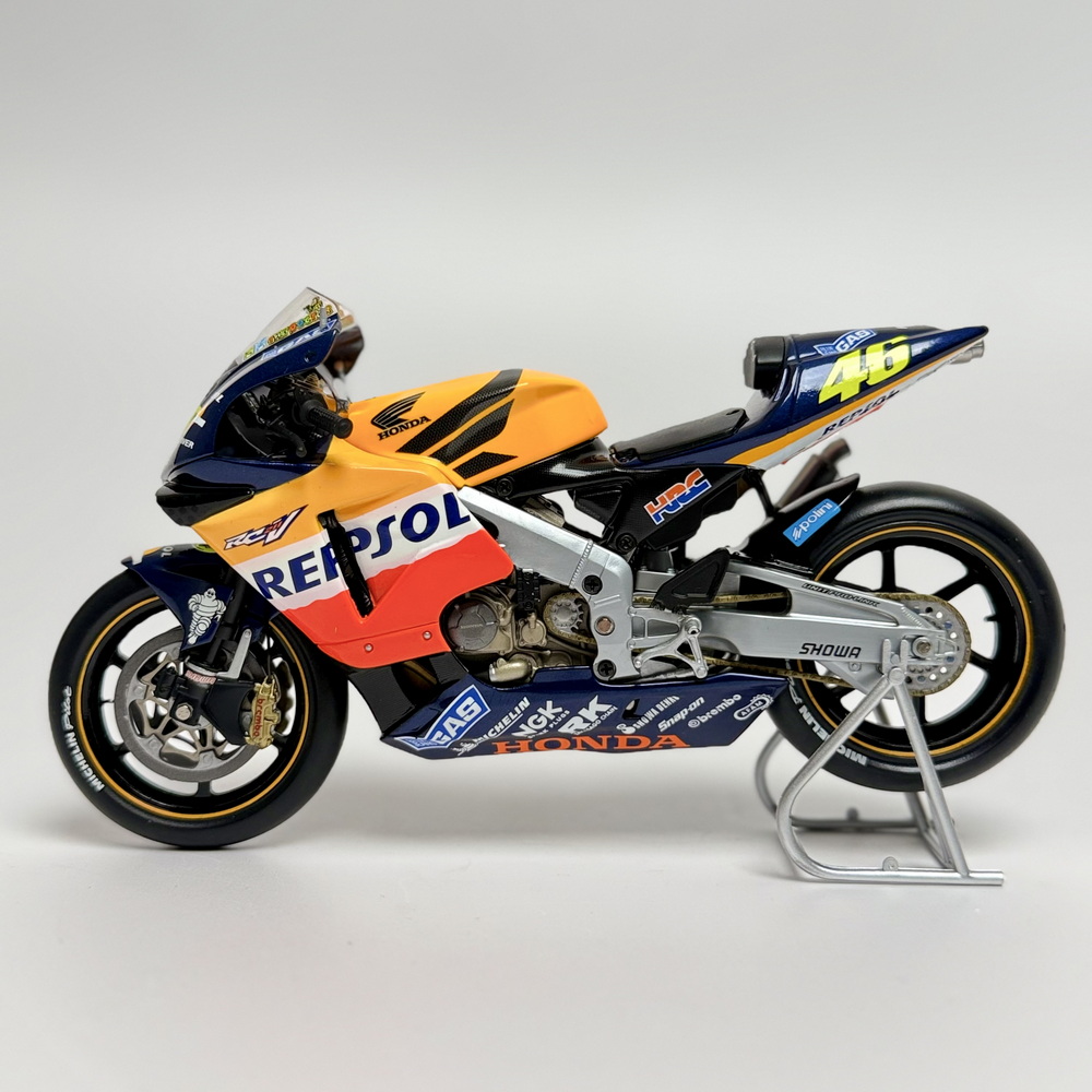 VALENTINO ROSSI - 2002 WORLD CHAMPION [1:12]